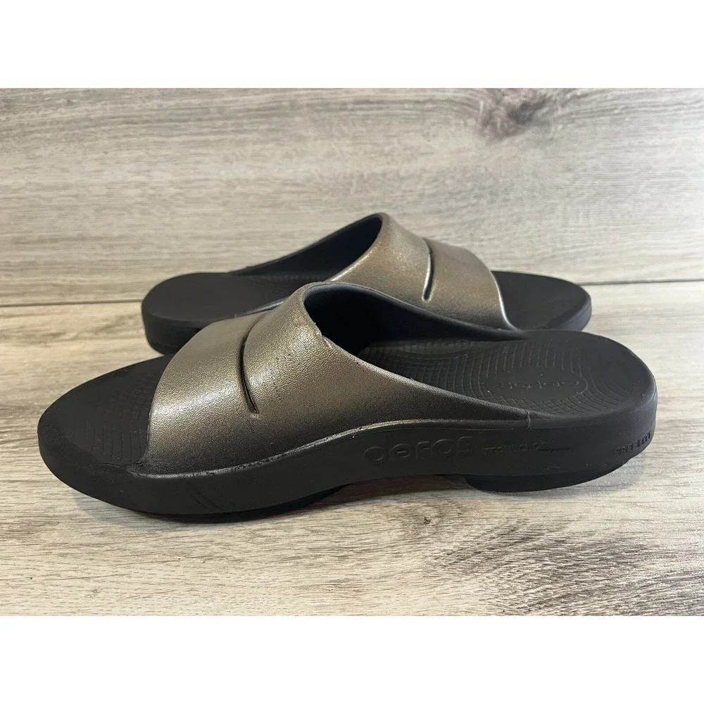 OOFOS Women’s Metallic Pewter Slide Sandals - Black Footbed
